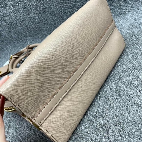 100% Authentic PRADA Esplanade Leather Satchel - Picture 10 of 15